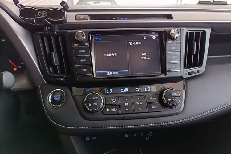 Used Toyota RAV4 2016 2.0L CVT Two-Wheel Drive Fashion Edition China V Standard Audio And AC Panel
