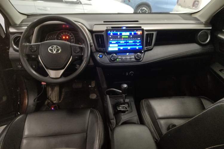 Used Toyota RAV4 2016 2.0L CVT Two-Wheel Drive Fashion Edition China V Standard Center Console