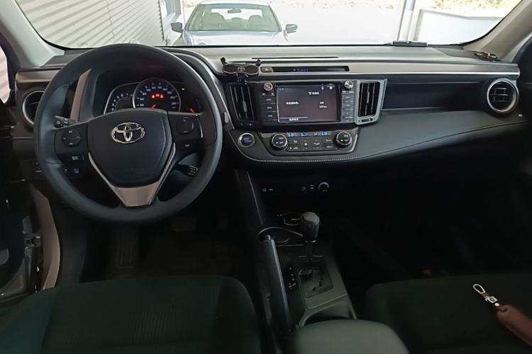 Used Toyota RAV4 2016 2.0L CVT Two-Wheel Drive Fashion Edition China V Standard Center Console