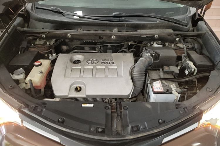 Used Toyota RAV4 2016 2.0L CVT Two-Wheel Drive Fashion Edition China V Standard Engine Bay