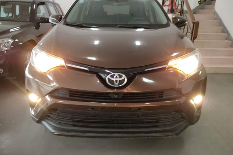 Used Toyota RAV4 2016 2.0L CVT Two-Wheel Drive Fashion Edition China V Standard Front
