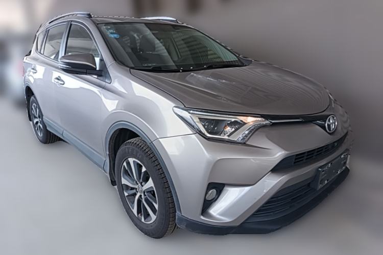 Used Toyota RAV4 2016 2.0L CVT Two-Wheel Drive Fashion Edition China V Standard Front Right 45 Deg