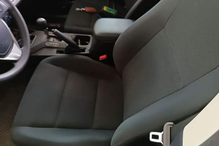 Used Toyota RAV4 2016 2.0L CVT Two-Wheel Drive Fashion Edition China V Standard Left Front Seat