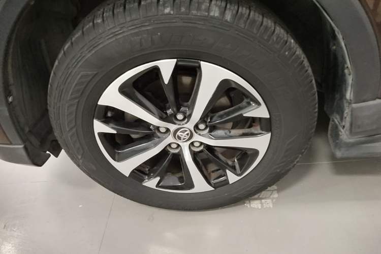 Used Toyota RAV4 2016 2.0L CVT Two-Wheel Drive Fashion Edition China V Standard Left Front Wheel Hub