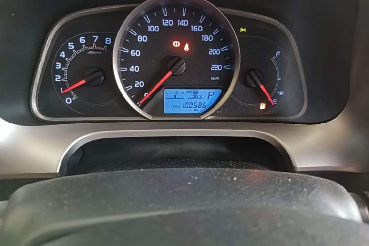 Used Toyota RAV4 2016 2.0L CVT Two-Wheel Drive Fashion Edition China V Standard Odometer Close Up