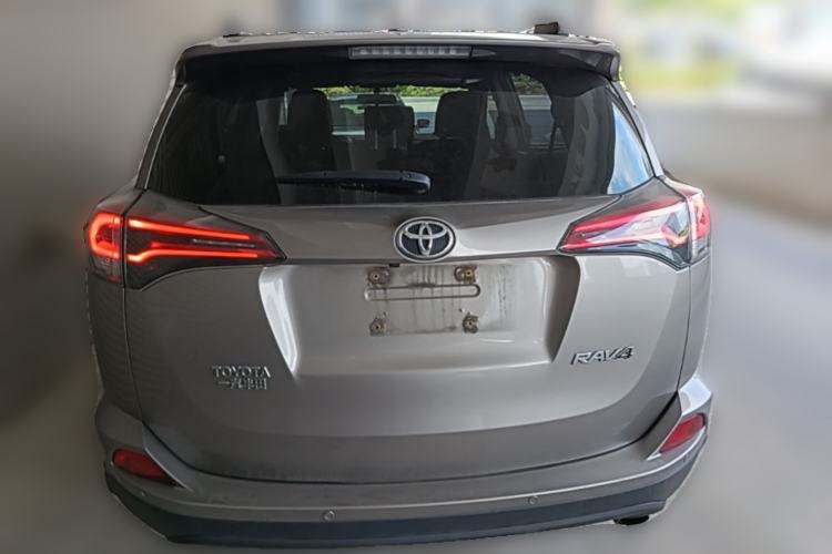 Used Toyota RAV4 2016 2.0L CVT Two-Wheel Drive Fashion Edition China V Standard Rear