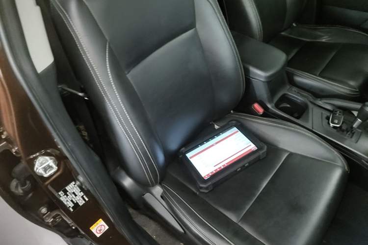 Used Toyota RAV4 2016 2.0L CVT Two-Wheel Drive Fashion Edition China V Standard Right Front Seat