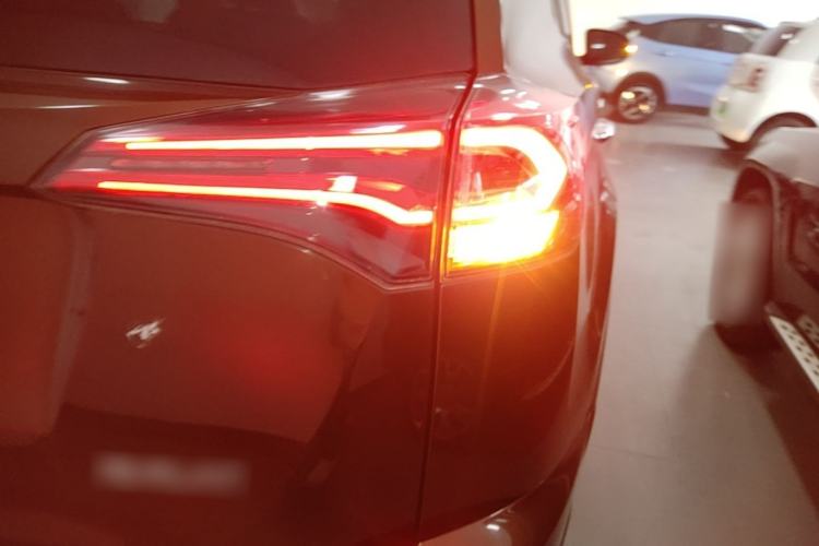 Used Toyota RAV4 2016 2.0L CVT Two-Wheel Drive Fashion Edition China V Standard Right Rear Taillight