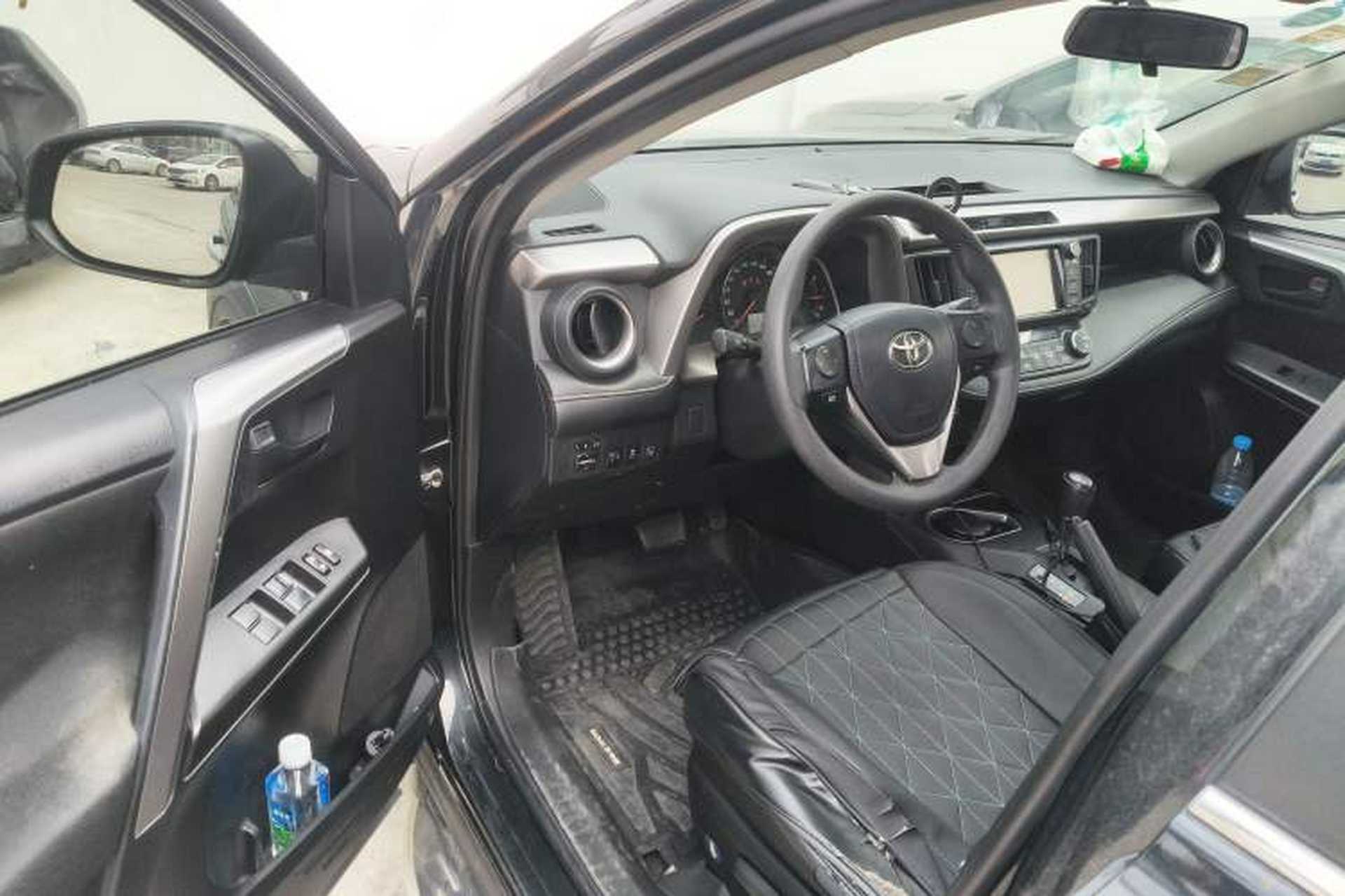 Used Toyota RAV4 2018 2.0L CVT Two-Wheel Drive Fashion X Edition Driver Seat