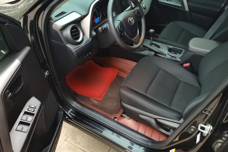 Used Toyota RAV4 2018 2.0L CVT Two-Wheel Drive Fashion X Edition Driver Seat