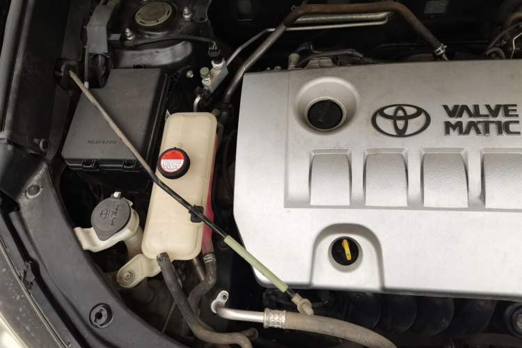 Used Toyota RAV4 2018 2.0L CVT Two-Wheel Drive Fashion X Edition Engine Bay Right