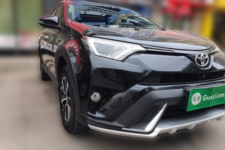Used Toyota RAV4 2018 2.0L CVT Two-Wheel Drive Fashion X Edition Front Right 45 Deg