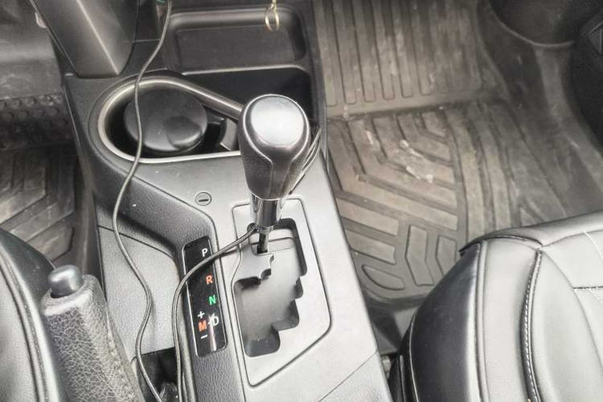 Used Toyota RAV4 2018 2.0L CVT Two-Wheel Drive Fashion X Edition Gear Lever