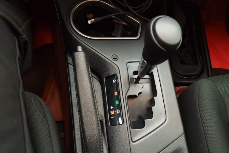 Used Toyota RAV4 2018 2.0L CVT Two-Wheel Drive Fashion X Edition Gear Lever