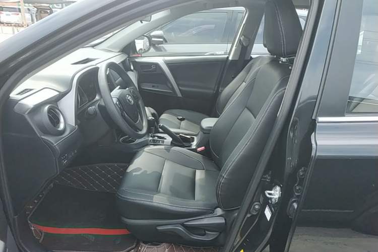 Used Toyota RAV4 2018 2.0L CVT Two-Wheel Drive Fashion X Edition Left Front Seat