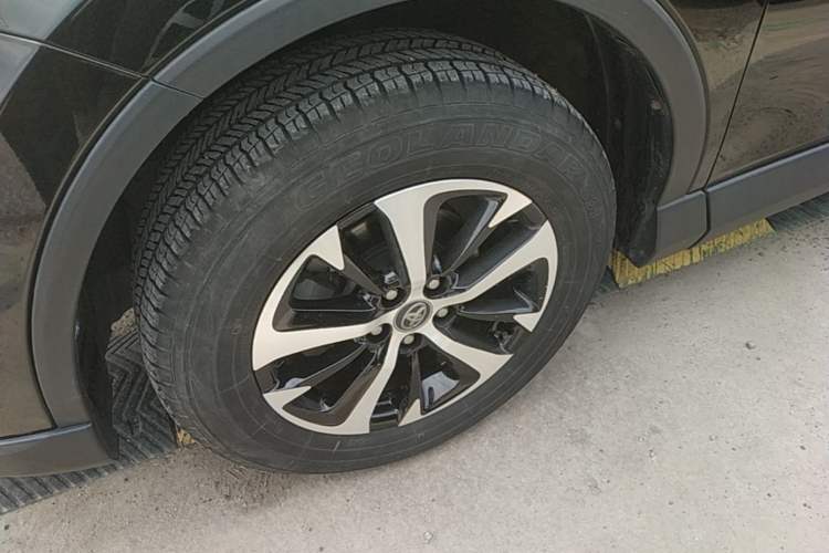 Used Toyota RAV4 2018 2.0L CVT Two-Wheel Drive Fashion X Edition Left Front Wheel Hub