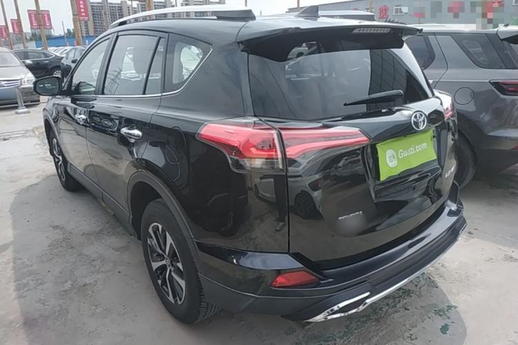 Used Toyota RAV4 2018 2.0L CVT Two-Wheel Drive Fashion X Edition Rear Left 45 Deg