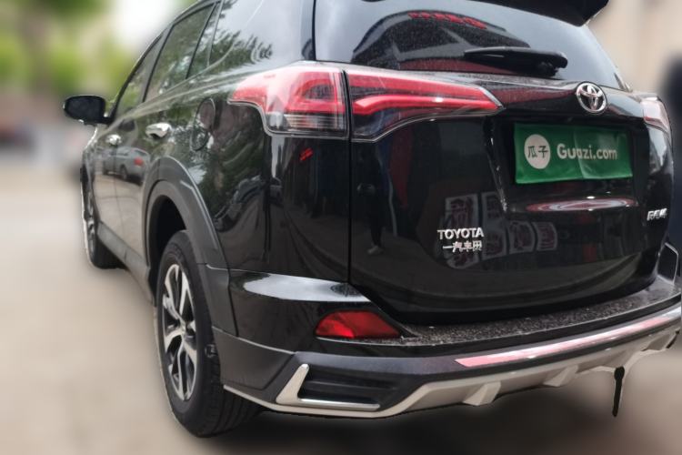 Used Toyota RAV4 2018 2.0L CVT Two-Wheel Drive Fashion X Edition Rear Left 45 Deg