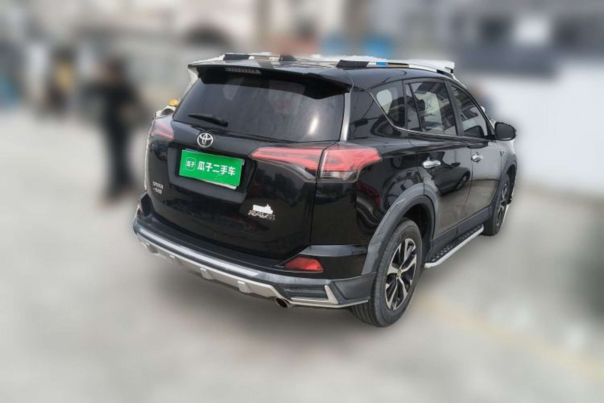 Used Toyota RAV4 2018 2.0L CVT Two-Wheel Drive Fashion X Edition Rear Right 45 Deg