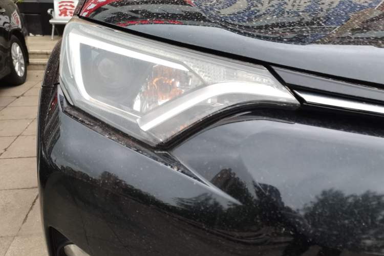 Used Toyota RAV4 2018 2.0L CVT Two-Wheel Drive Fashion X Edition Right Front Headlight