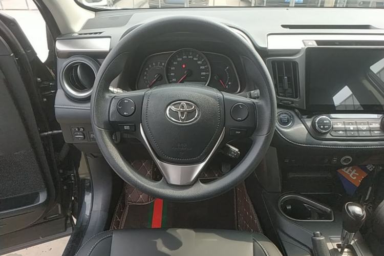 Used Toyota RAV4 2018 2.0L CVT Two-Wheel Drive Fashion X Edition Steering Wheel