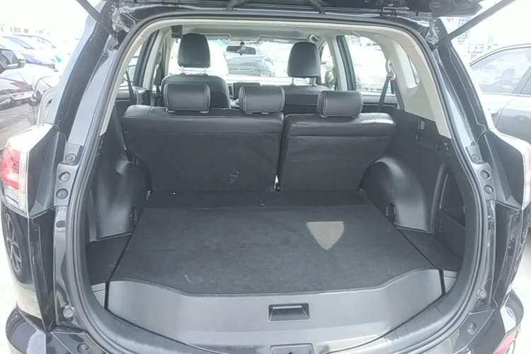 Used Toyota RAV4 2018 2.0L CVT Two-Wheel Drive Fashion X Edition Trunk