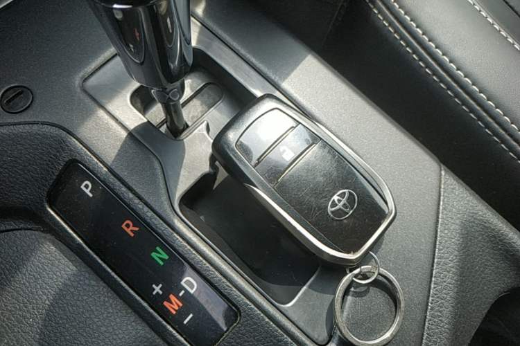 Used Toyota RAV4 2018 2.0L CVT Two-Wheel Drive Fashion X Edition Vehicle Key