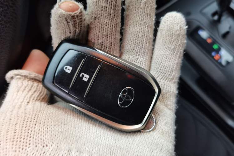 Used Toyota RAV4 2018 2.0L CVT Two-Wheel Drive Fashion X Edition Vehicle Key