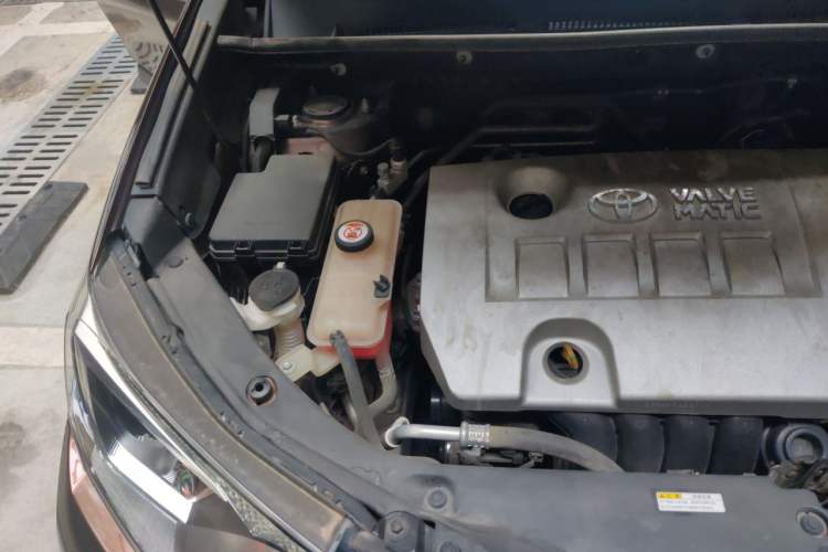 Used Toyota RAV4 2018 2.0L CVT Two-Wheel Drive Fashion X Edition Engine Bay Right