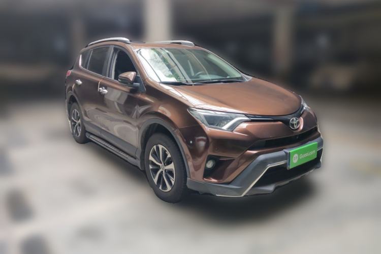 Used Toyota RAV4 2018 2.0L CVT Two-Wheel Drive Fashion X Edition Front Right 45 Deg