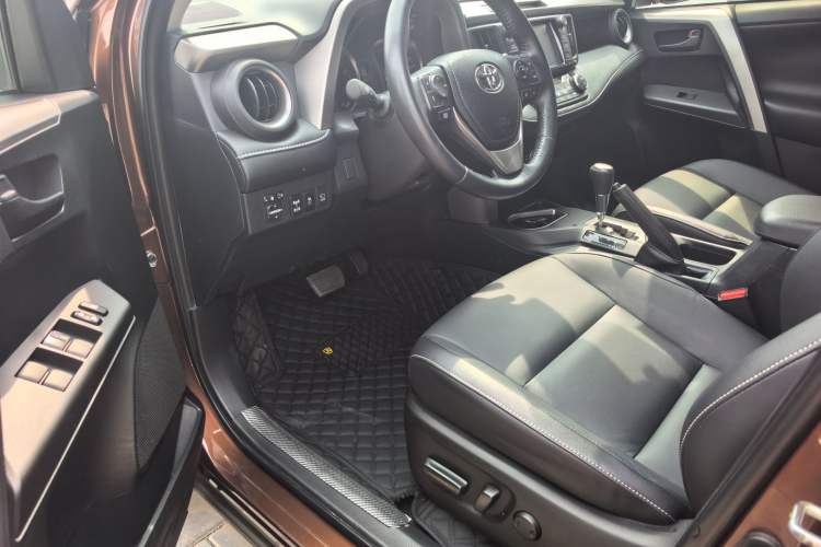 Used Toyota RAV4 2018 2.5L Automatic 4x4 Elite i Edition Interior 1