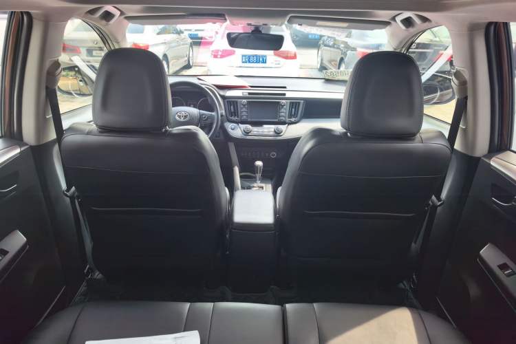 Used Toyota RAV4 2018 2.5L Automatic 4x4 Elite i Edition Interior 11