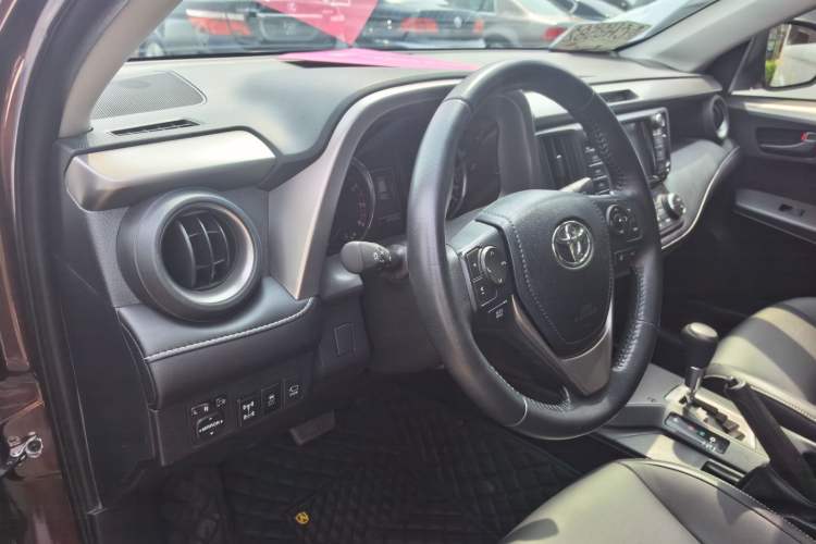 Used Toyota RAV4 2018 2.5L Automatic 4x4 Elite i Edition Interior 2