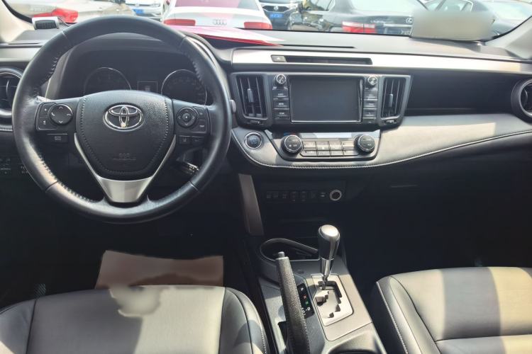 Used Toyota RAV4 2018 2.5L Automatic 4x4 Elite i Edition Interior 3