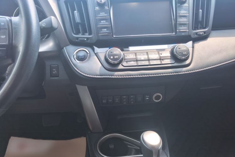 Used Toyota RAV4 2018 2.5L Automatic 4x4 Elite i Edition Interior 4