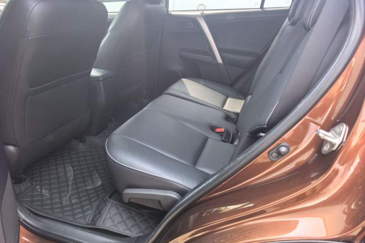 Used Toyota RAV4 2018 2.5L Automatic 4x4 Elite i Edition Interior 6