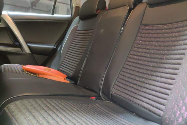 Used Toyota RAV4 2018 2.0L CVT Two-Wheel Drive Fashion X Edition Left Rear Seat