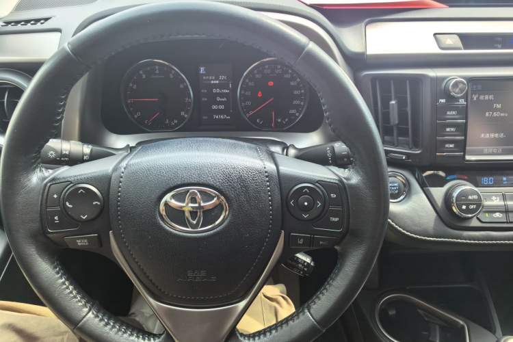 Used Toyota RAV4 2018 2.5L Automatic 4x4 Elite i Edition Odometer Close Up