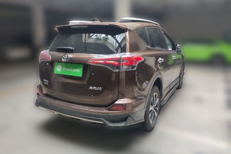 Used Toyota RAV4 2018 2.0L CVT Two-Wheel Drive Fashion X Edition Rear Right 45 Deg