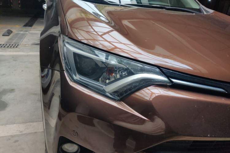 Used Toyota RAV4 2018 2.0L CVT Two-Wheel Drive Fashion X Edition Right Front Headlight