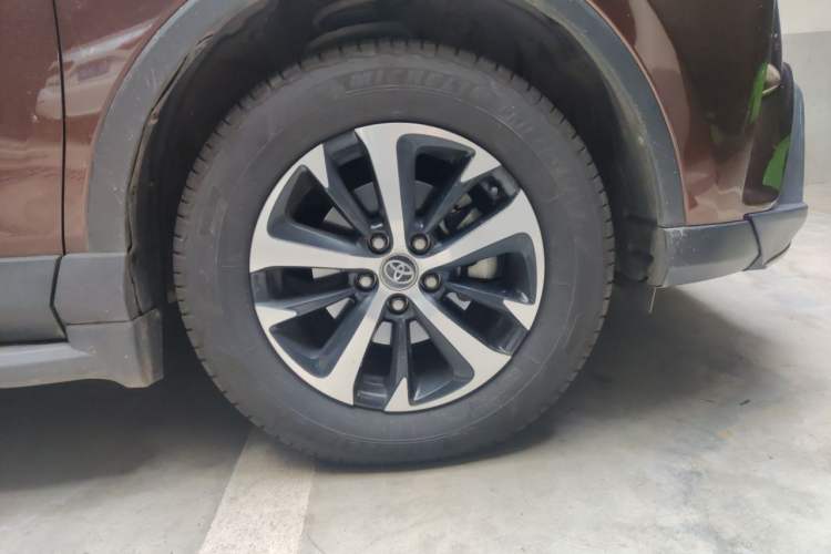 Used Toyota RAV4 2018 2.0L CVT Two-Wheel Drive Fashion X Edition Right Front Wheel Hub