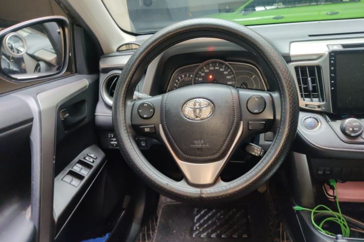 Used Toyota RAV4 2018 2.0L CVT Two-Wheel Drive Fashion X Edition Steering Wheel