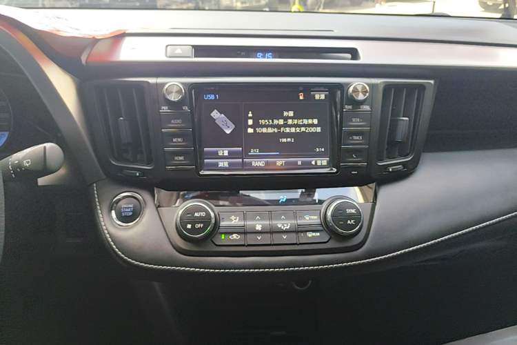 Used Toyota RAV4 2018 2.0L CVT Two-Wheel Drive Fashion X Edition Audio And AC Panel