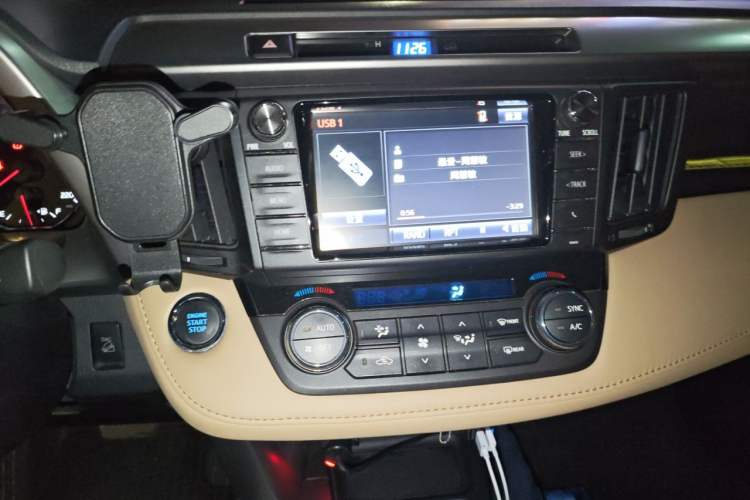 Used Toyota RAV4 2018 2.5L Automatic 4x4 Elite i Edition Audio And AC Panel