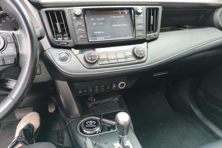 Used Toyota RAV4 2018 2.5L Automatic 4x4 Elite i Edition Audio And AC Panel