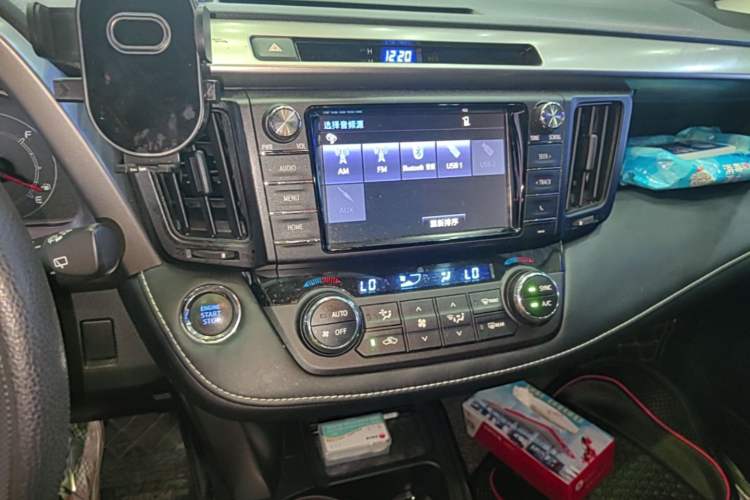 Used Toyota RAV4 2018 2.0L CVT Two-Wheel Drive Fashion X Edition Audio And AC Panel