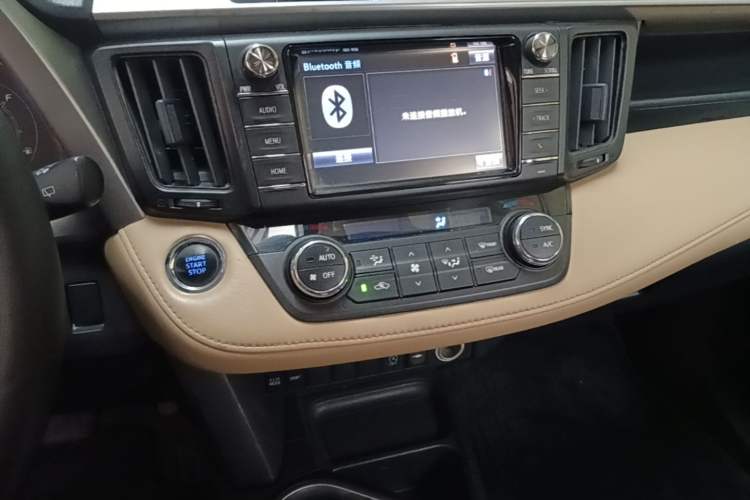 Used Toyota RAV4 2018 2.0L CVT Two-Wheel Drive Fashion X Edition Audio And AC Panel