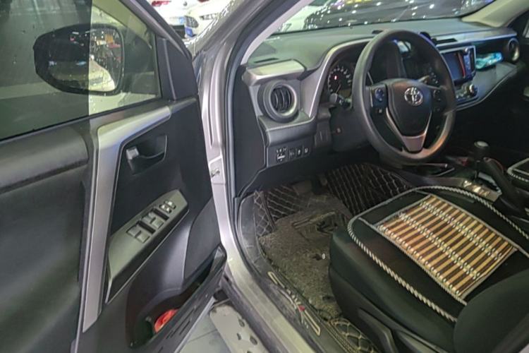 Used Toyota RAV4 2018 2.0L CVT Two-Wheel Drive Fashion X Edition Driver Seat