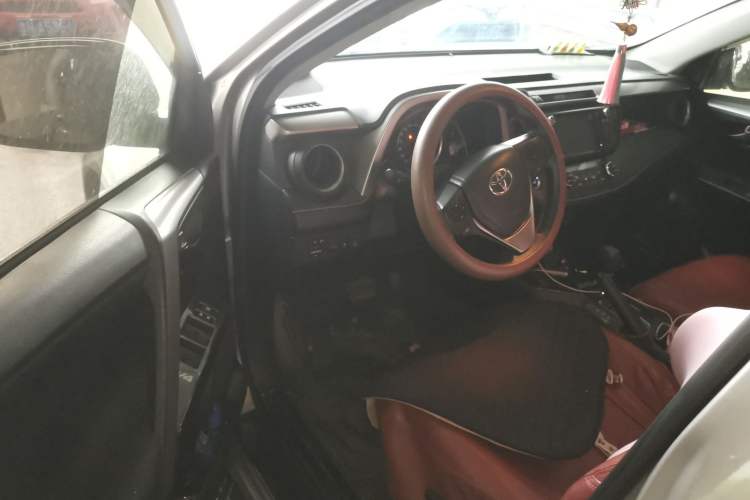Used Toyota RAV4 2018 2.0L CVT Two-Wheel Drive Fashion X Edition Driver Seat