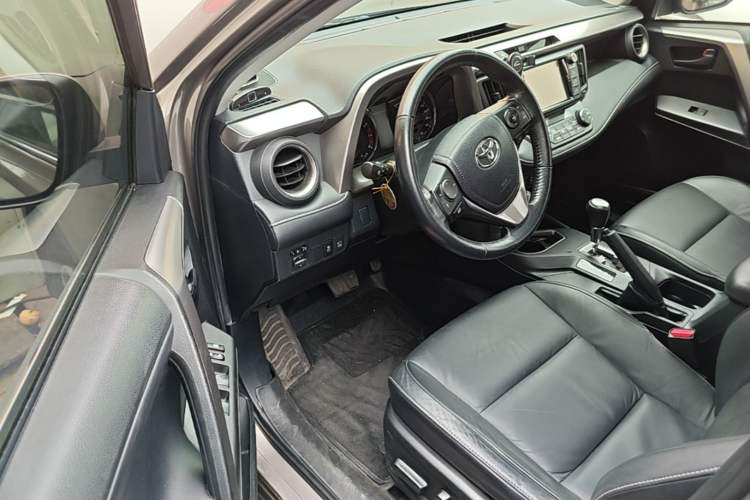 Used Toyota RAV4 2018 2.5L Automatic 4x4 Elite i Edition Driver Seat